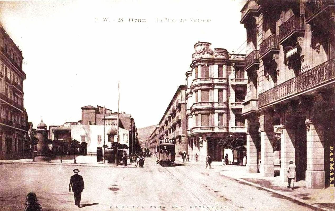 RA g- 010- Place des Victoires.JPG